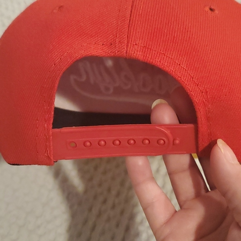 NWOT Brooklyn NYC hat red/ gold suede Bill One size fits all - Picture 4 of 4